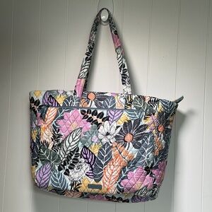 Vera Bradley Floral Quilted Tote 2 Main Zip Pockets (One Side Padded) Bag